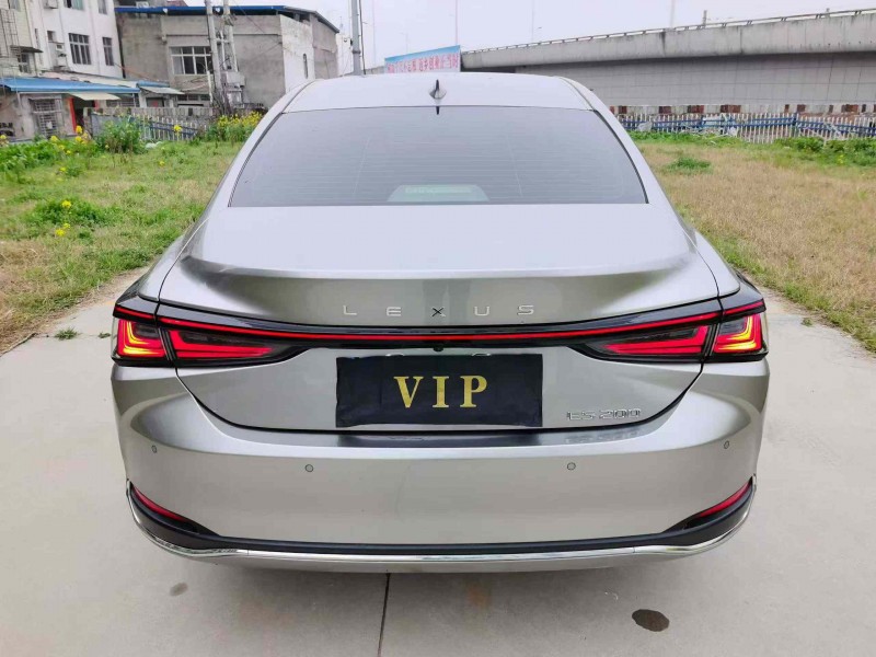 襄阳25年雷克萨斯ES9