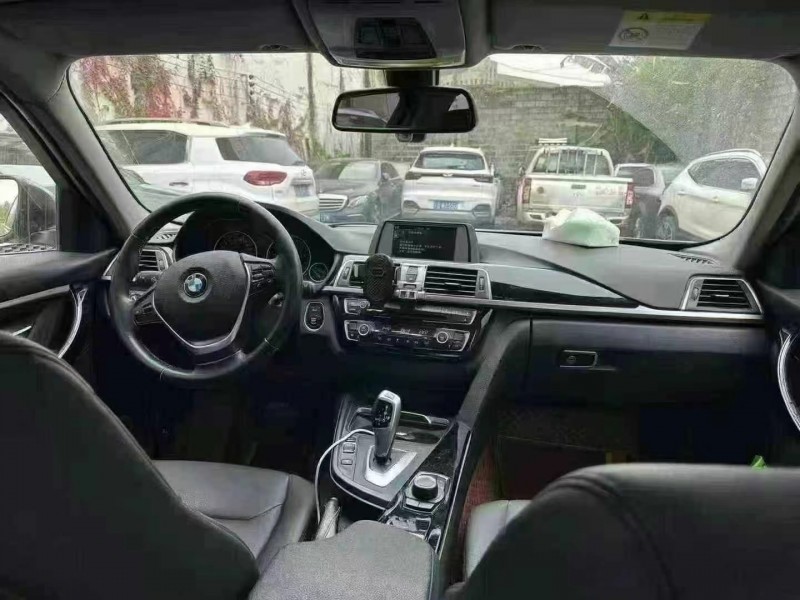 重庆16年宝马3系7