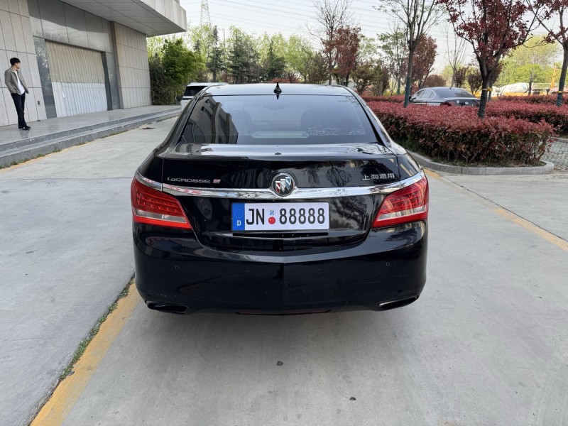 济宁16年别克君越9