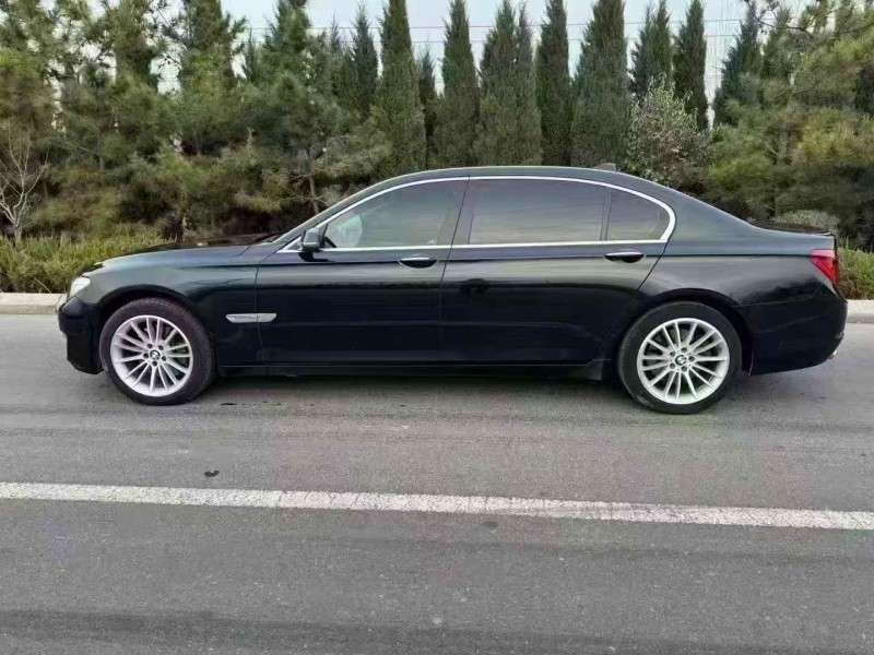 济宁15年宝马7系8