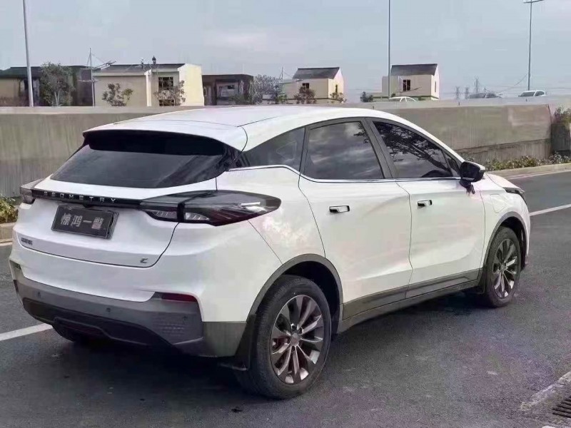 广州23年吉利几何4