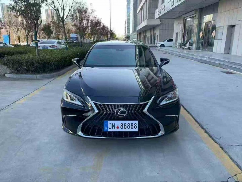济宁23年雷克萨斯ES1