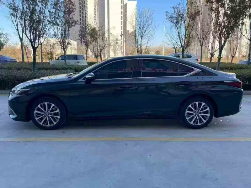 济宁23年雷克萨斯ES7