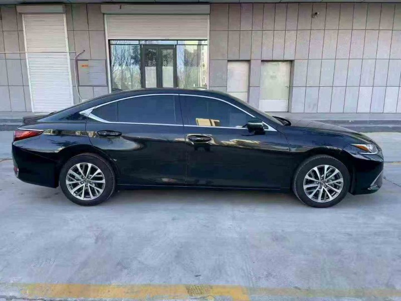 济宁23年雷克萨斯ES8