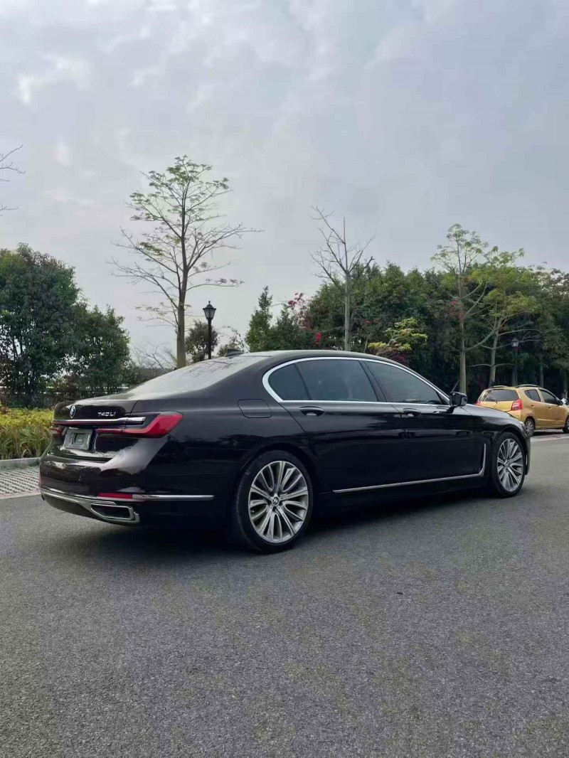苏州20年宝马7系8