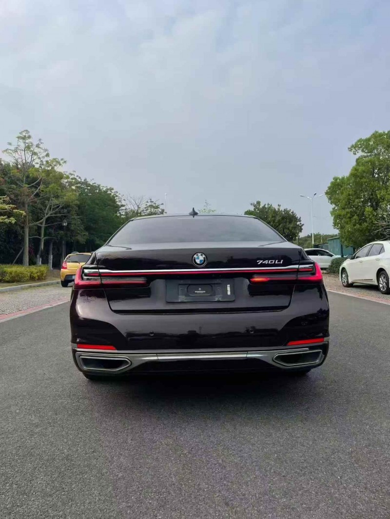 苏州20年宝马7系9