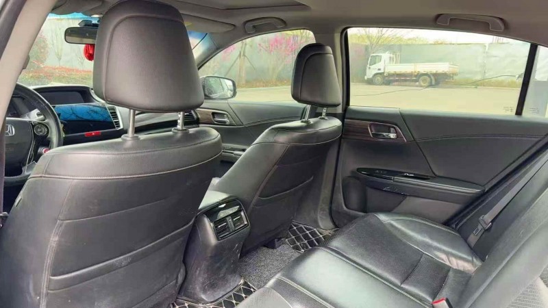 东营16年本田雅阁5