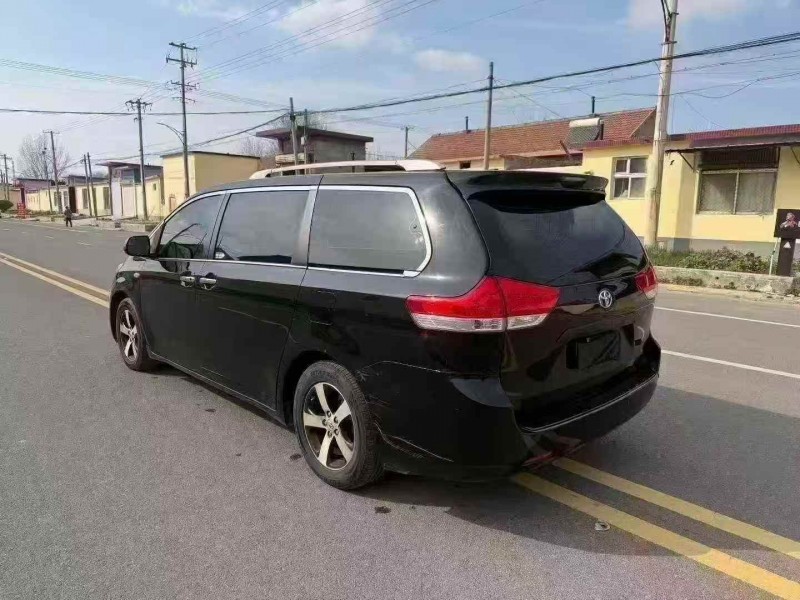 淄博17年丰田塞纳7