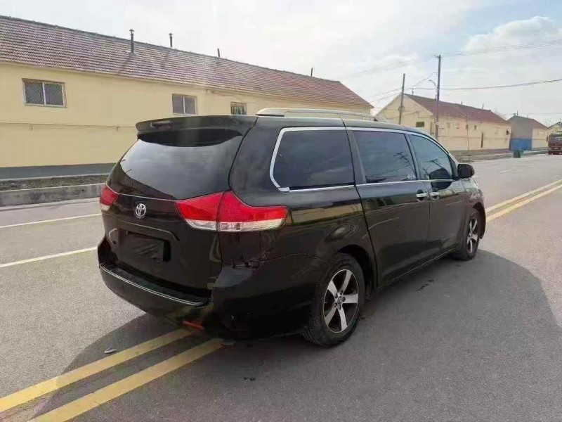 淄博17年丰田塞纳8