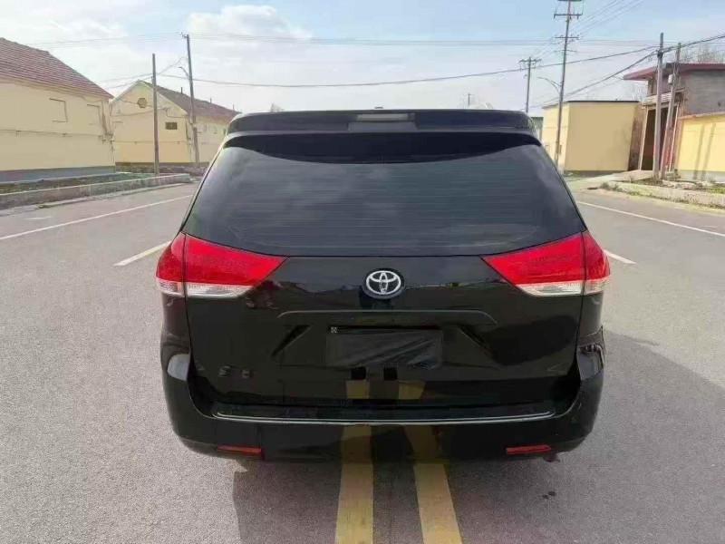 淄博17年丰田塞纳9