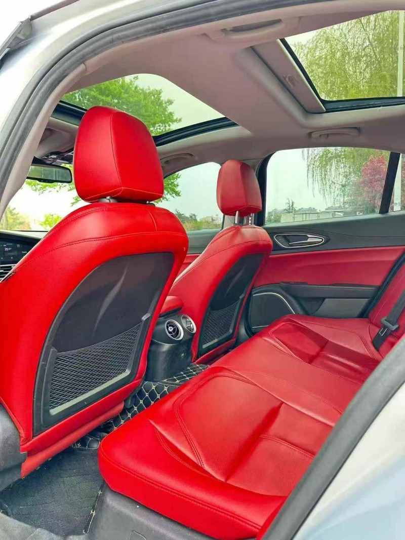 枣庄21年阿尔法·罗密欧Giulia5