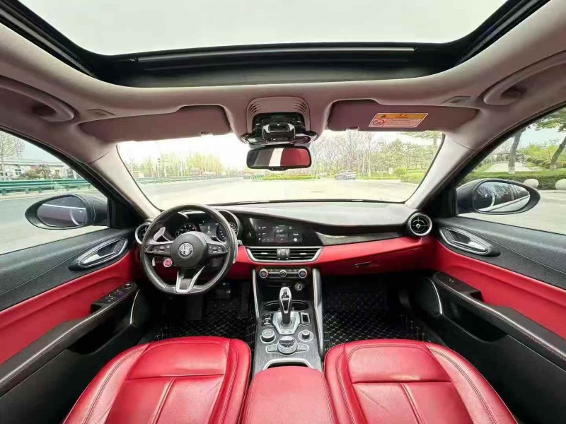 枣庄21年阿尔法·罗密欧Giulia6