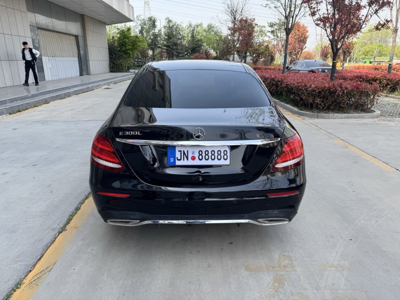 济宁18年奔驰E9