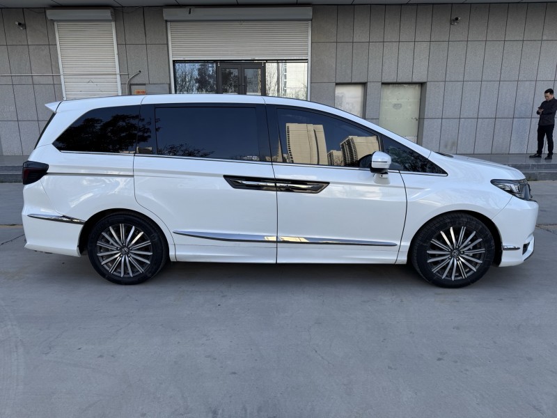 济宁22年本田艾力绅4