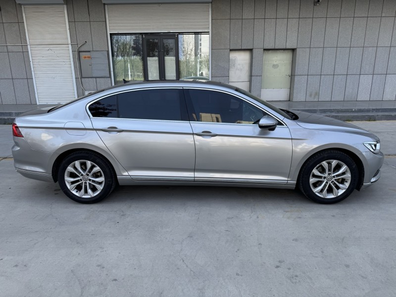 济宁17年大众迈腾4