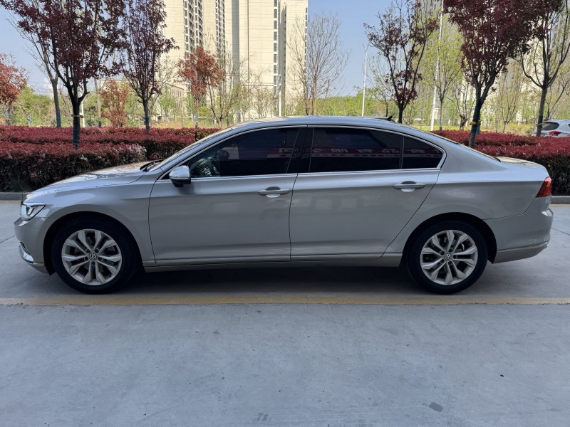 济宁17年大众迈腾5