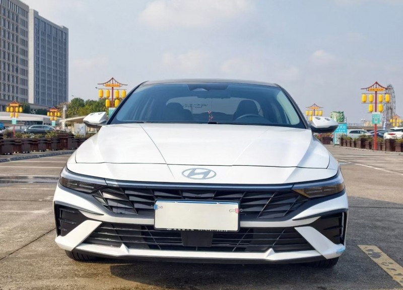 娄底24年现代伊兰特1