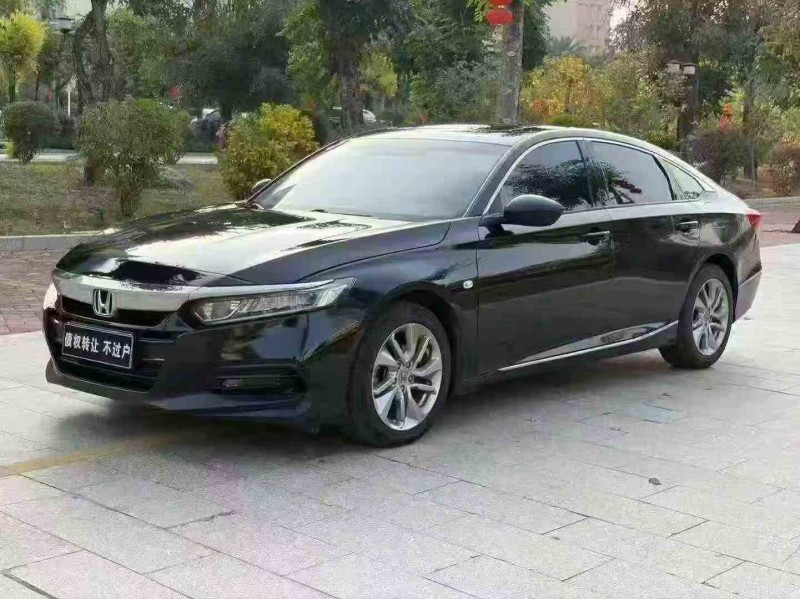 深圳21年本田雅阁3