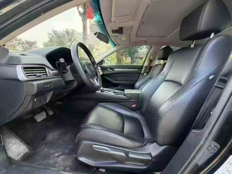 深圳21年本田雅阁5