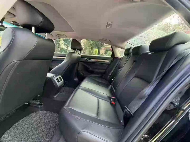 深圳21年本田雅阁6