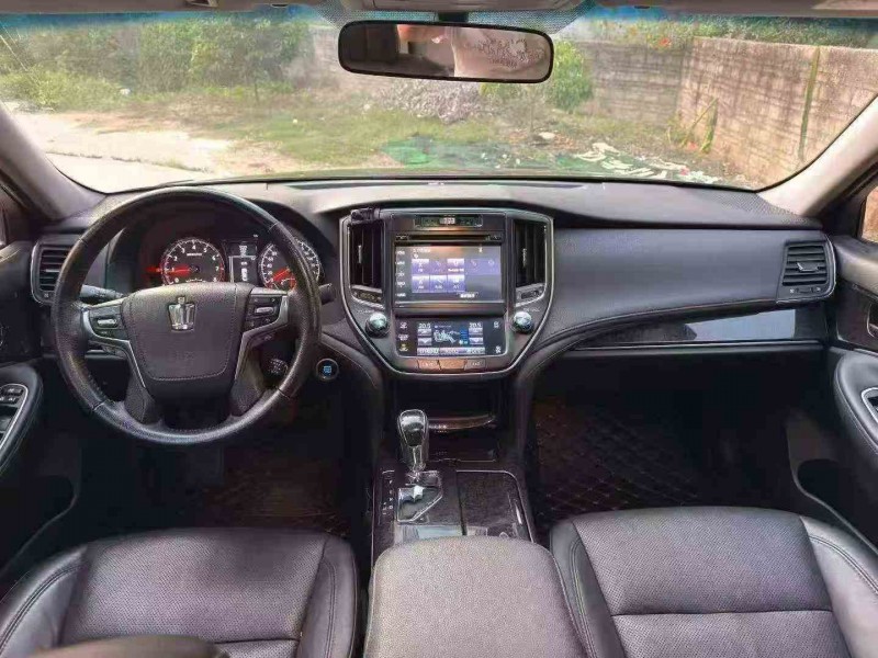 湛江18年丰田皇冠6