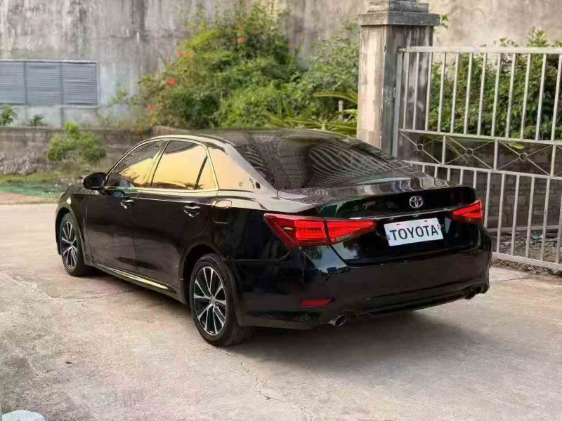 湛江18年丰田皇冠8