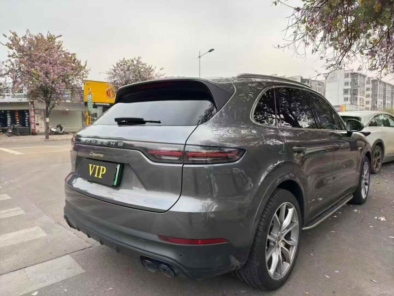 广州21年保时捷卡宴5