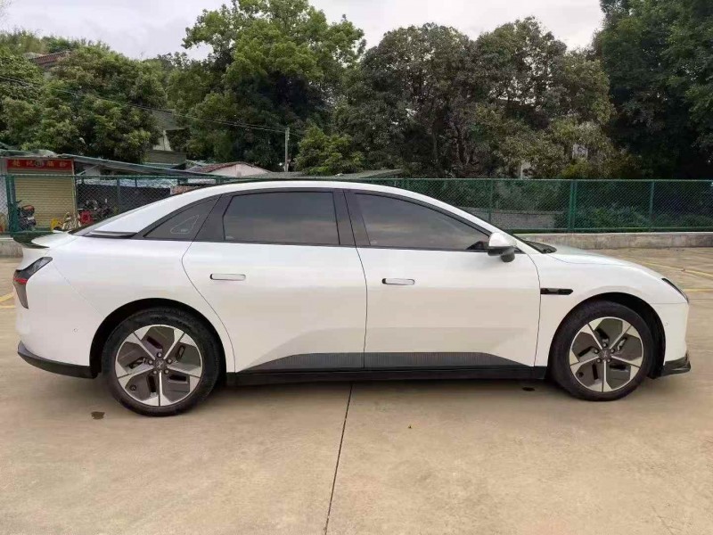 广州25年小鹏汽车m033