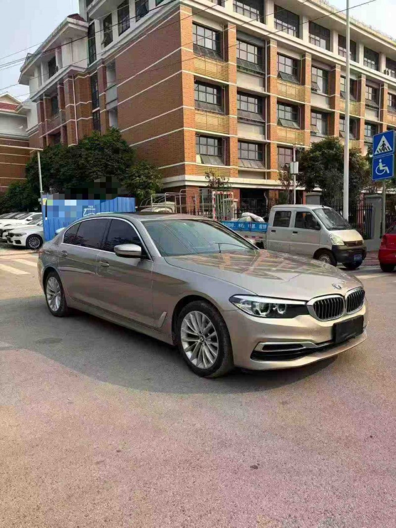 南宁19年宝马5系3