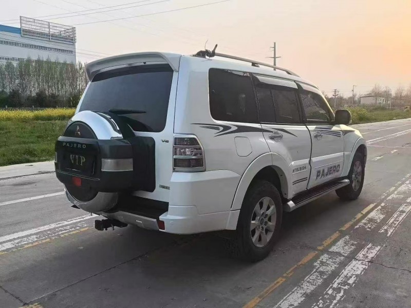 菏泽20年三菱帕杰罗8