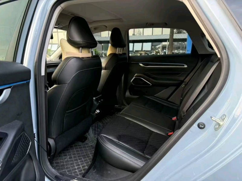 东莞23年吉利帝豪8