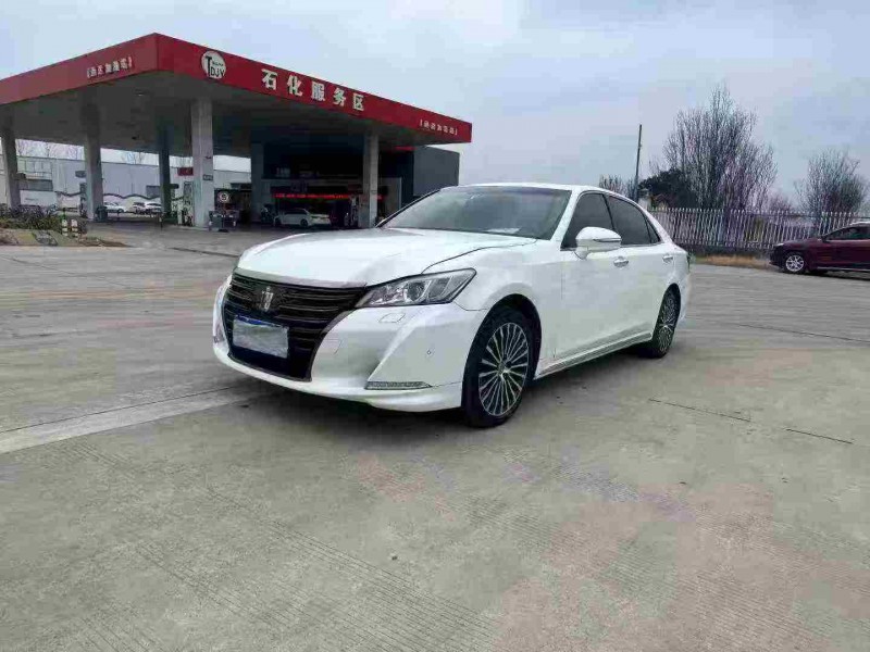 徐州18年丰田皇冠2