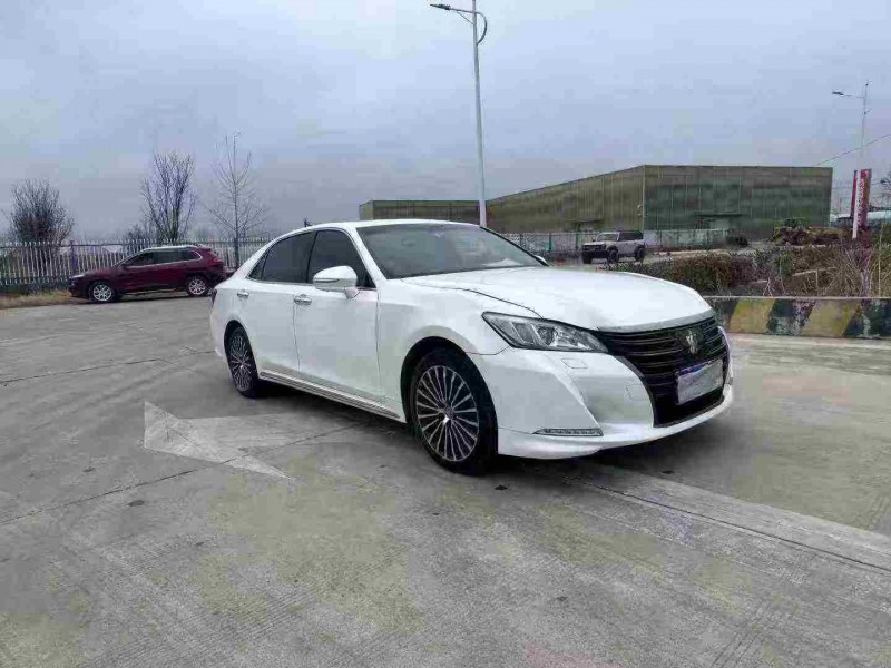 徐州18年丰田皇冠3