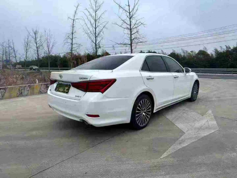 徐州18年丰田皇冠4