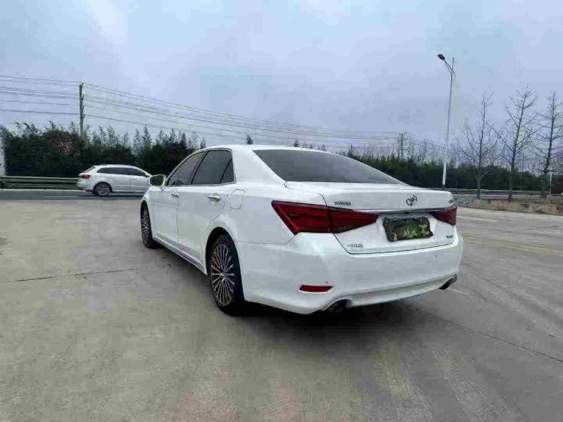 徐州18年丰田皇冠5