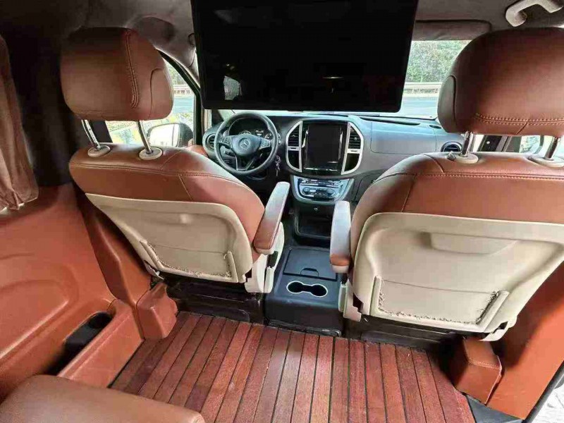 徐州18年奔驰威霆9