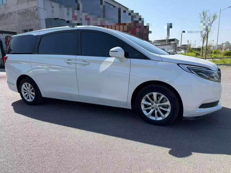 保定18年别克GL82