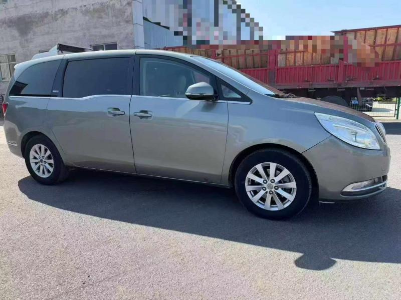 保定13年别克GL82