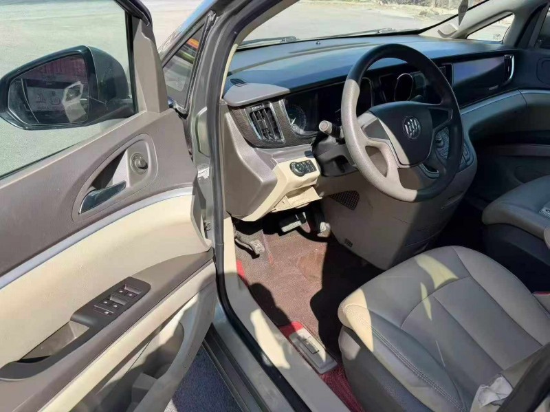 保定13年别克GL84