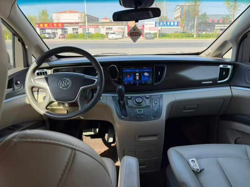 保定13年别克GL85