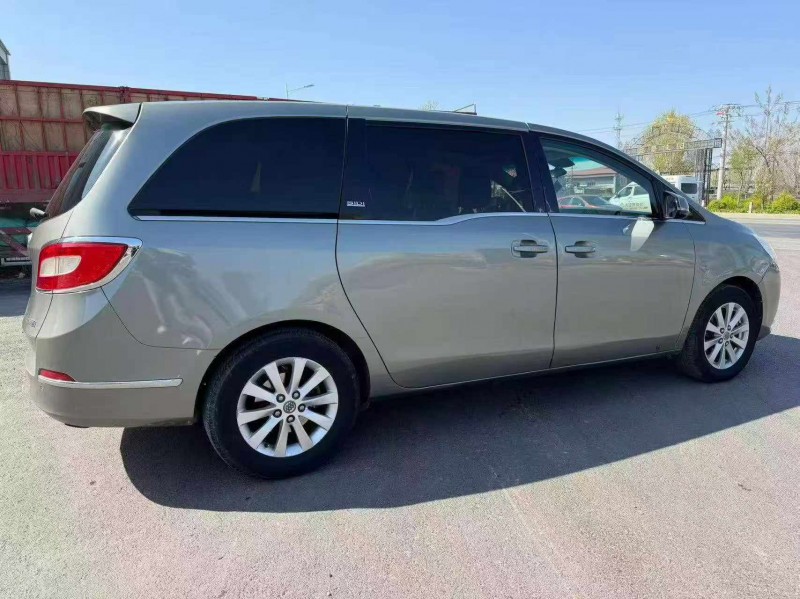 保定13年别克GL87