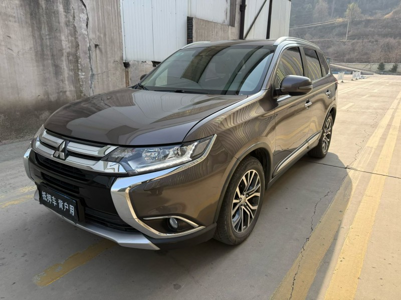 承德18年三菱欧蓝德2