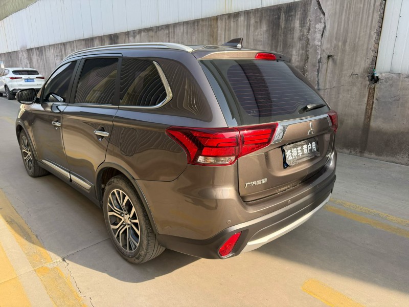 承德18年三菱欧蓝德3