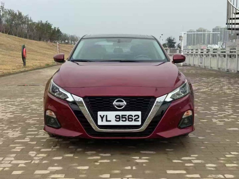 郑州20年日产天籁1