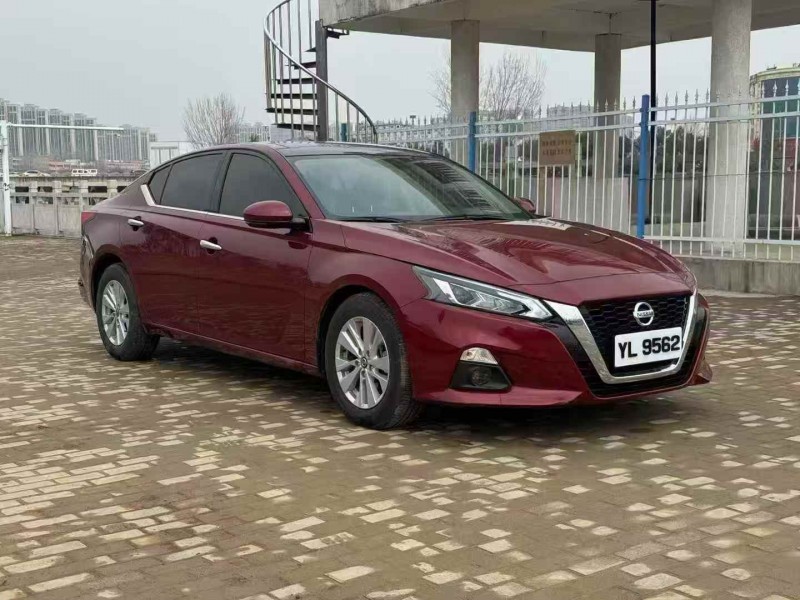 郑州20年日产天籁2