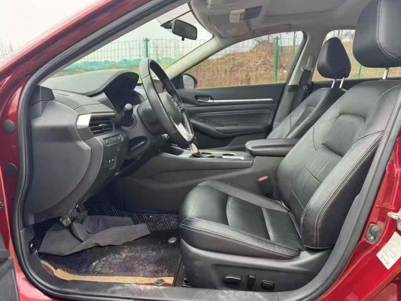 郑州20年日产天籁4