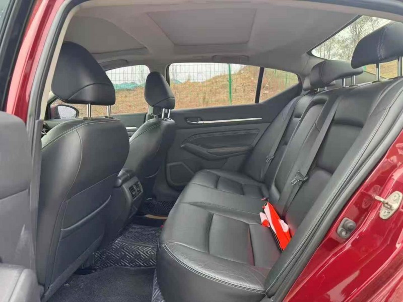 郑州20年日产天籁5