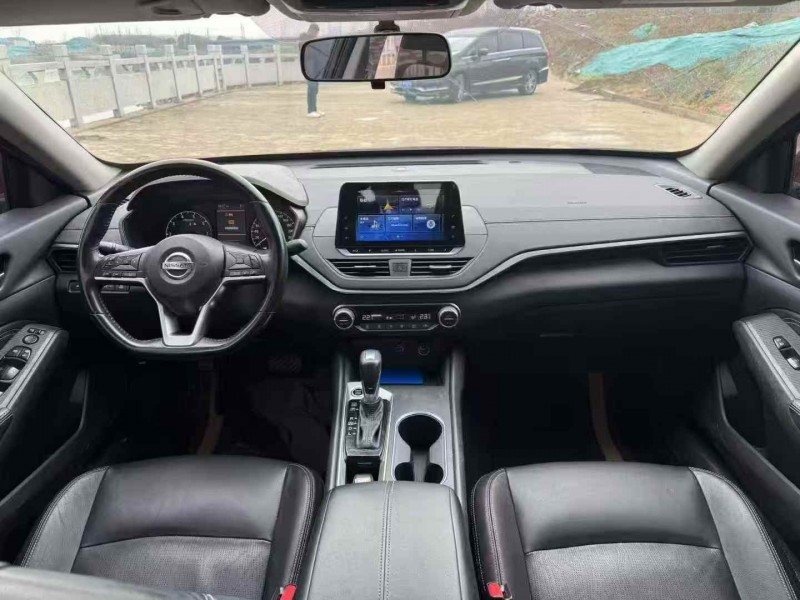 郑州20年日产天籁6