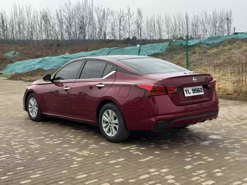 郑州20年日产天籁8