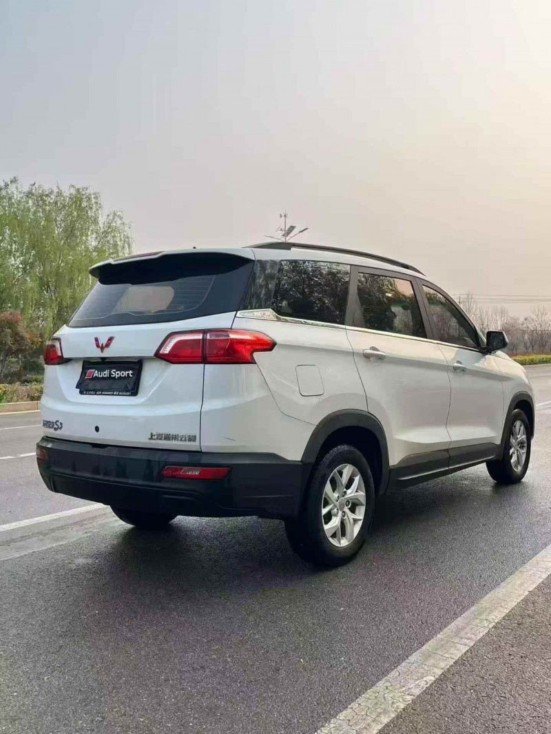 济宁19年五菱汽车宏光7